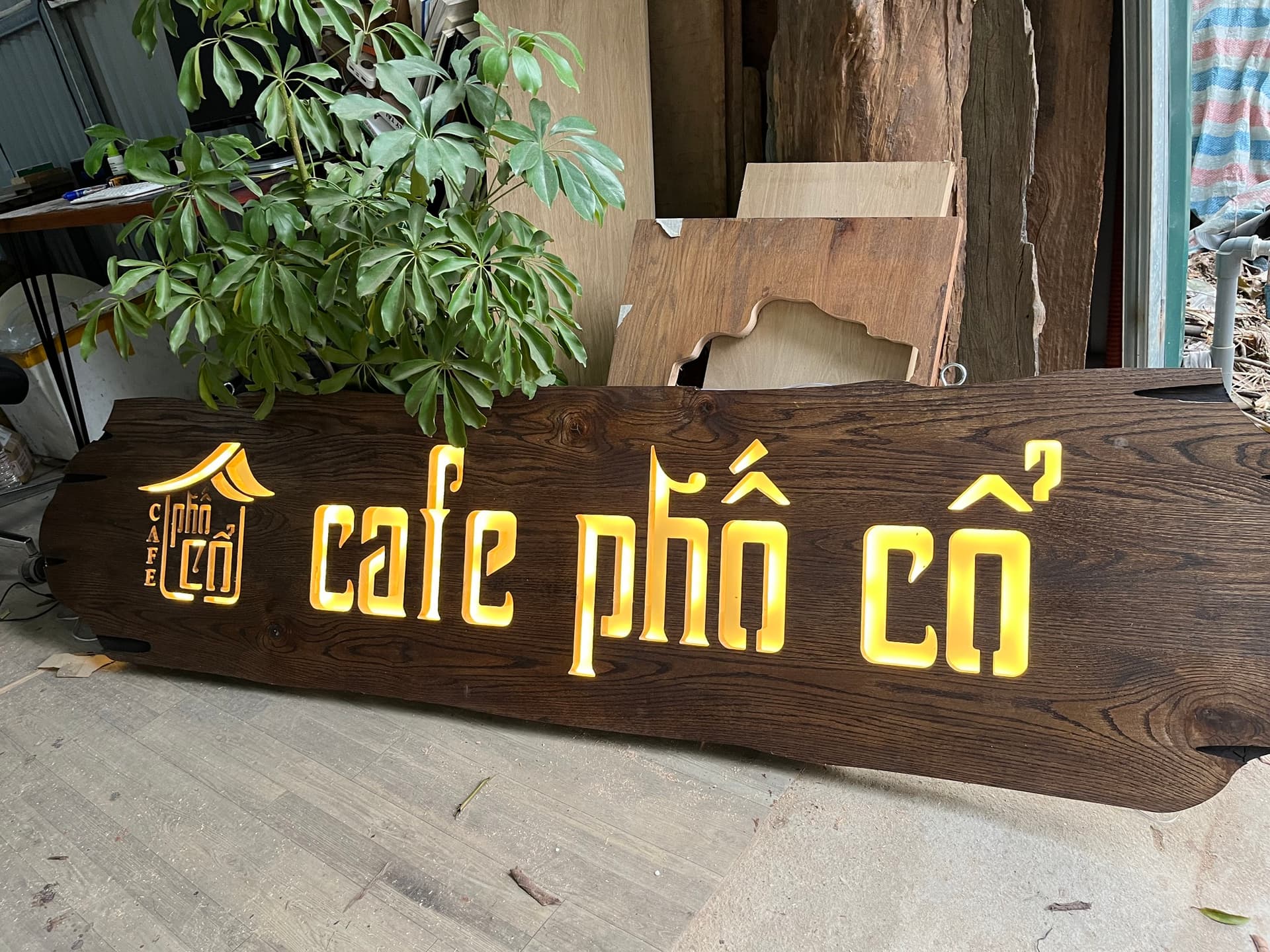Bảng hiệu gỗ cafe phố cổ