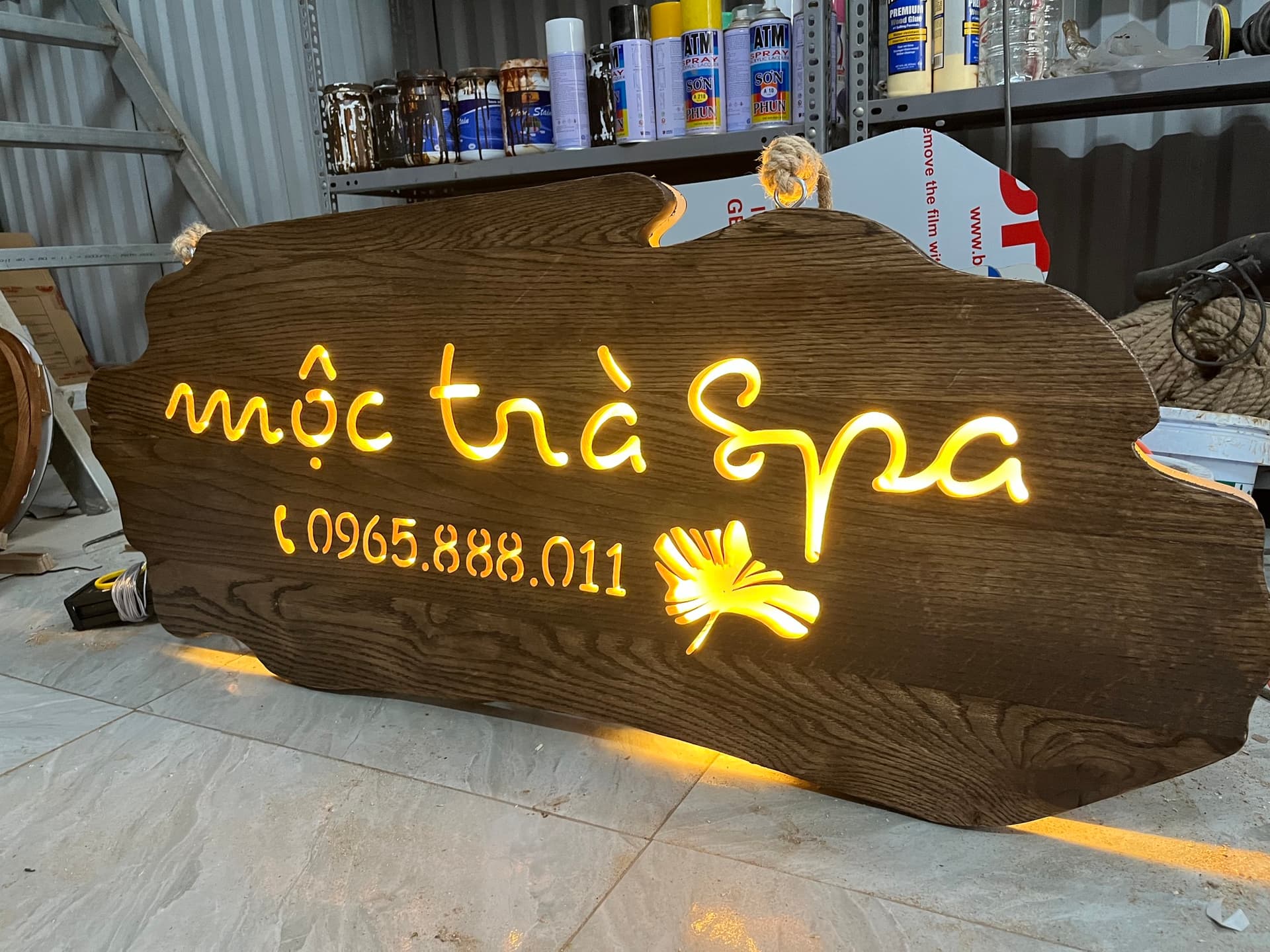 Bảng hiệu gỗ Spa