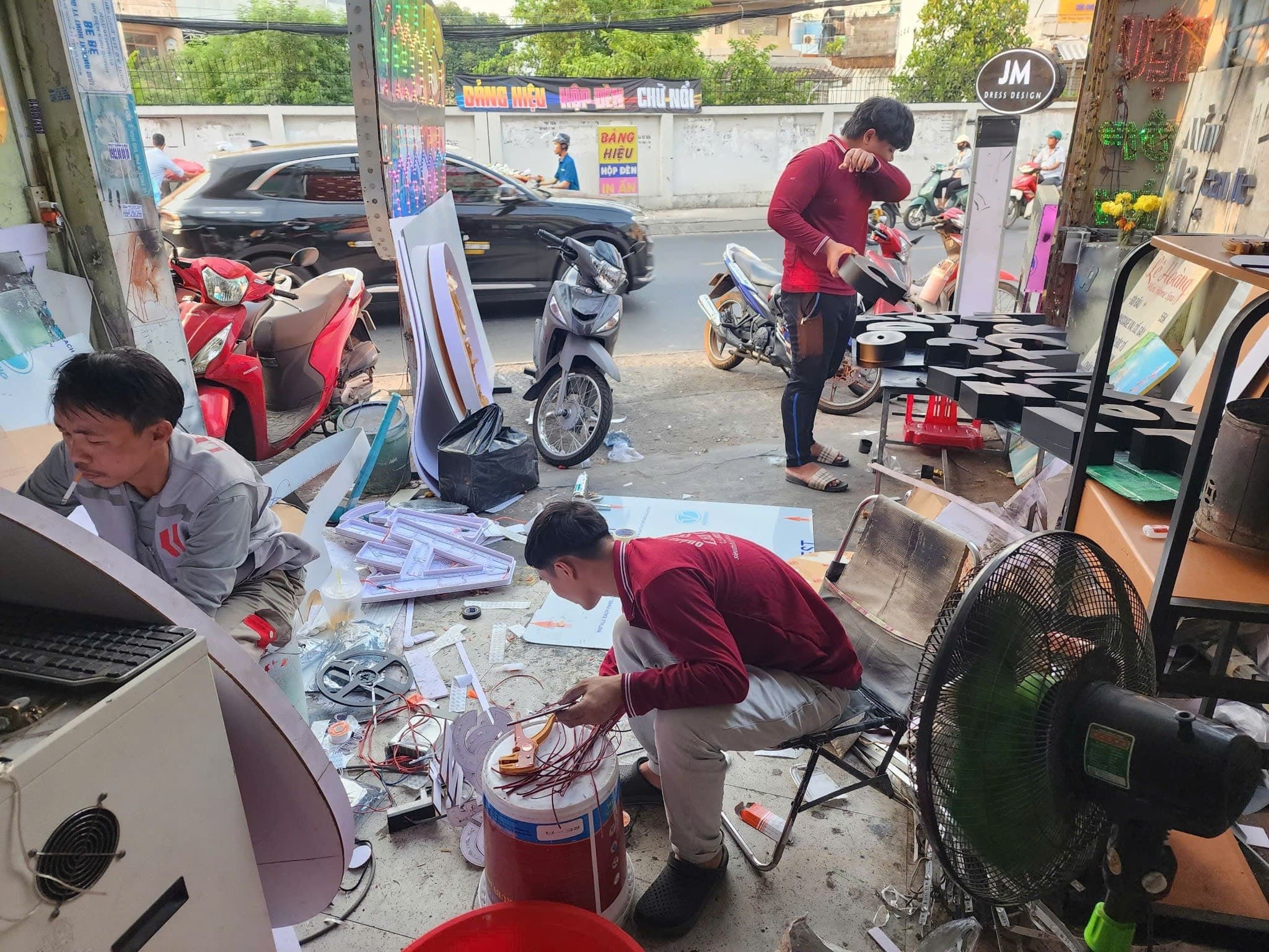 Đội Ngũ Chuyên Nghiệp