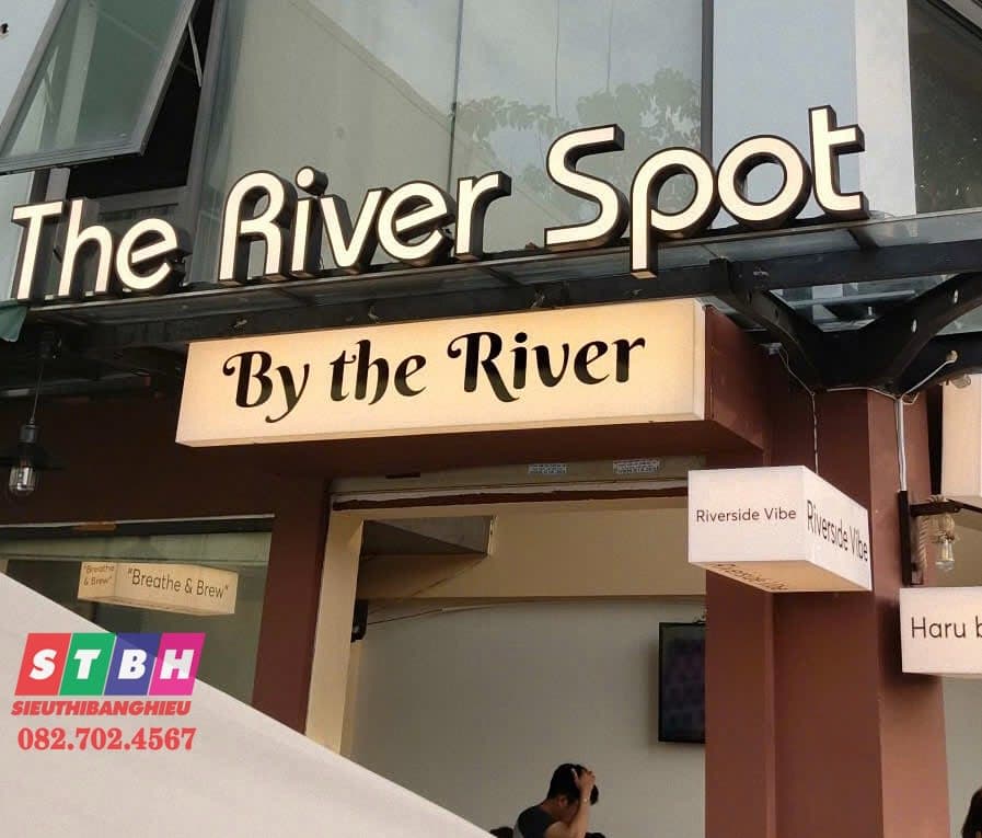 Hộp đèn mica quảng cáo tại Quận 5, ánh sáng đều và dễ nhìn