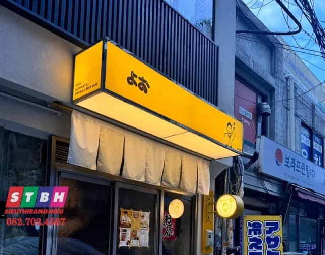 Hộp đèn mica và hộp đèn mỏng tại Quận 3, ánh sáng đều, phù hợp cửa hàng nhỏ