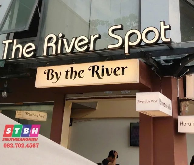 Bảng hiệu hộp đèn mica tại Quận 6, ánh sáng đều, dễ đọc vào ban đêm