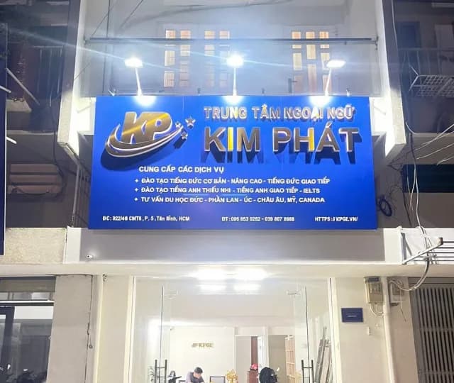 Thi công bảng hiệu trung tâm ngoại ngữ Kim Phát tại Quận Tân Bình, góc nhìn từ xa