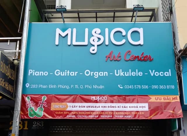 Bảng hiệu tại Quận Phú Nhuận thiết kế gọn gàng, dễ đọc