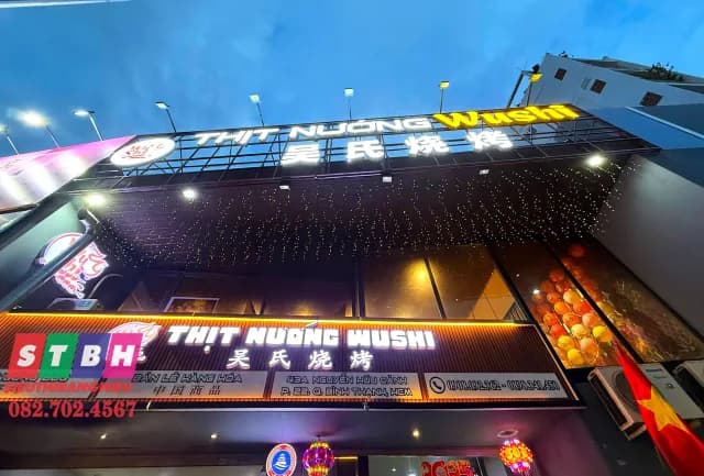 Bảng hiệu tại Quận Bình Thạnh thiết kế gọn gàng, chữ lớn dễ đọc từ xa