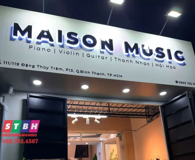 Bảng hiệu Maison Music chữ nổi mica hắt sáng tại Quận Bình Thạnh