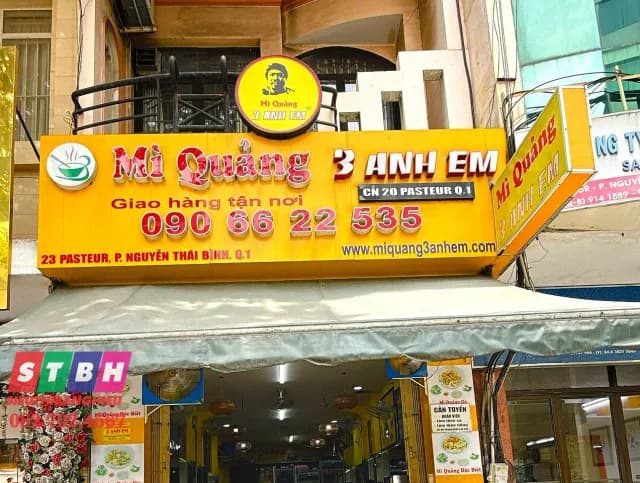 Bảng hiệu Quận 1 thiết kế tối ưu cho mặt tiền hẹp và lưu lượng cao