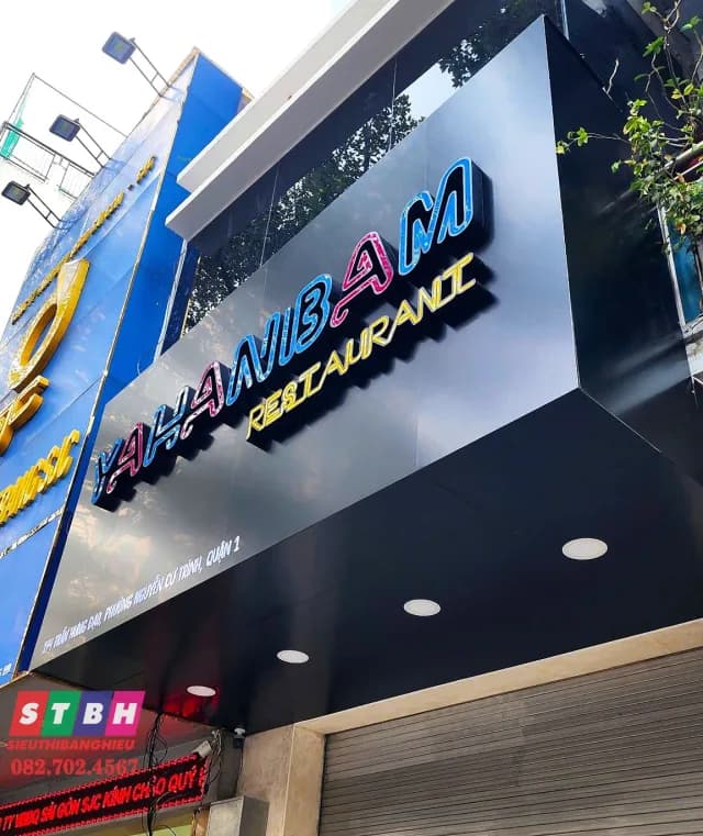 Quá trình thi công bảng hiệu nhà hàng YAHANBAM tại Quận 1