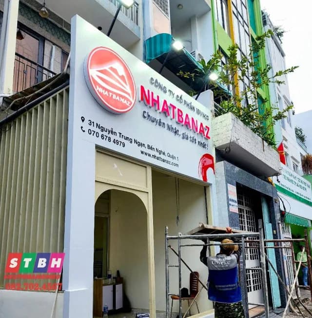 Thi công bảng hiệu Nhatbanaz tại 31 Nguyễn Trung Ngạn, Quận 1