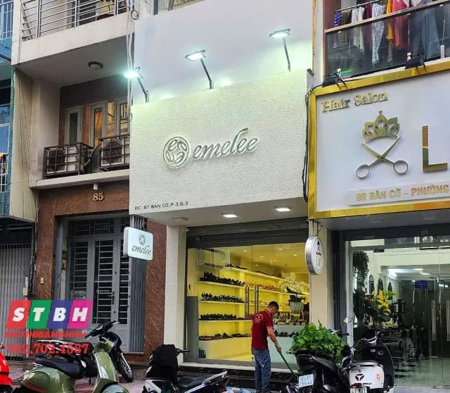 Thi công bảng hiệu Emelee tại Quận 3