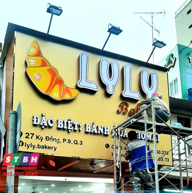 Hoàn thiện bảng hiệu Ly Ly Bakery phong cách thân thiện