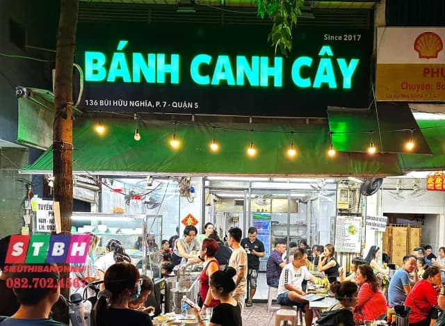 Bảng hiệu chữ nổi mica LED tại Quận 5, ánh sáng rõ nhưng không chói