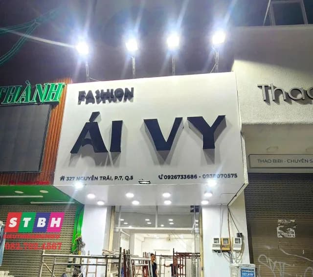 Thi công bảng hiệu quảng cáo Fashion Ái Vy tại Nguyễn Trãi, Quận 5