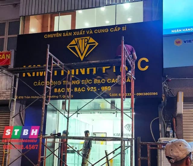 Thi công bảng hiệu trang sức Kim Thịnh Phúc tại 878 Trần Hưng Đạo, Quận 5