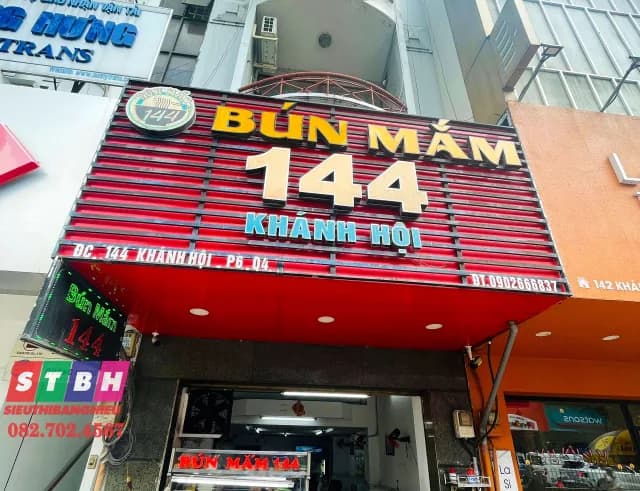 Biển hiệu Quận 4 thiết kế tối ưu cho mặt tiền hẹp