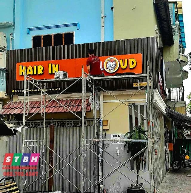 Bảng hiệu Comic HairCut nền alu lam sóng chữ nổi mica LED