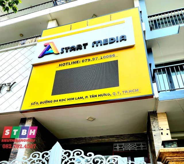 Quá trình thi công bảng hiệu A Start Media kết hợp màn hình LED tại Quận 7