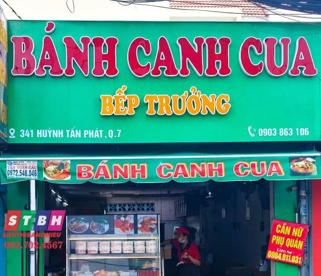 Bảng hiệu nền alu kết hợp chữ nổi mica hoặc inox tại Quận 7, độ bền cao và dễ phối màu