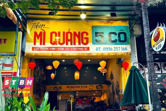 Thi công bảng hiệu Mì Quảng 5 Cô tại Quận 7