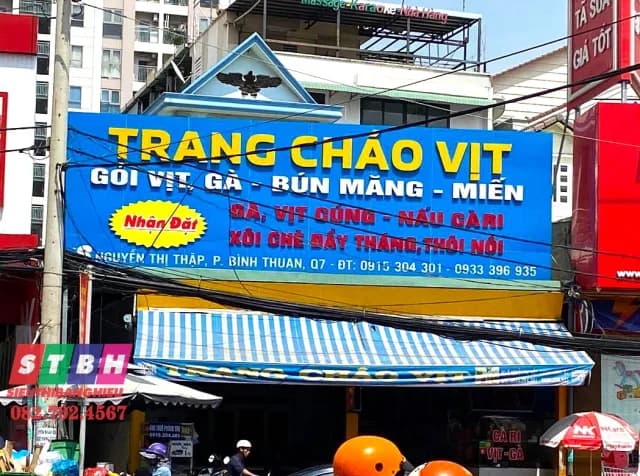 Thi công bảng hiệu Trang Cháo Vịt tại quận 7