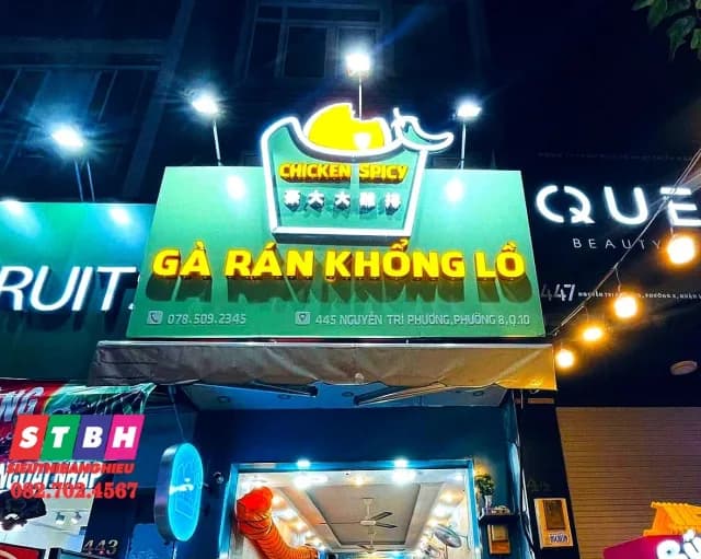 Bảng hiệu mica LED tại Quận 10, ánh sáng rõ, dễ nhìn ban đêm