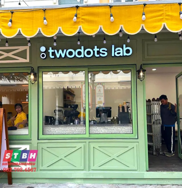 Làm bảng hiệu Phú Quốc cho mặt dựng phía trước cửa tiệm